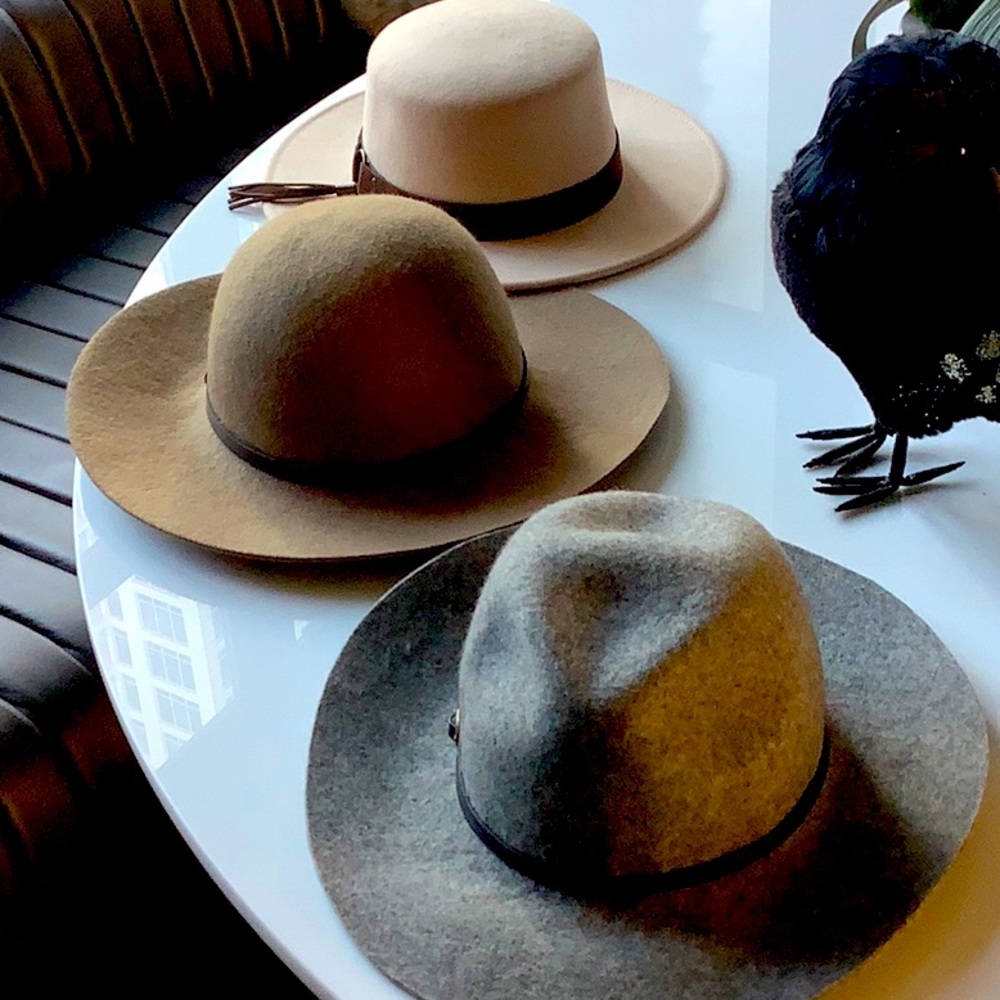 Lot of fall hats in great condition